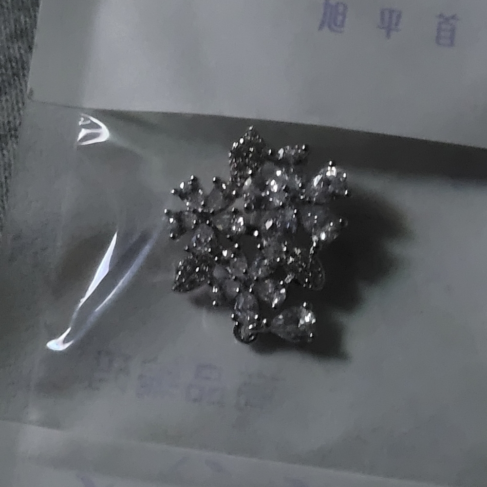 Silver tone charm for necklace. I sell silver and gold necklaces to wearw/charm.